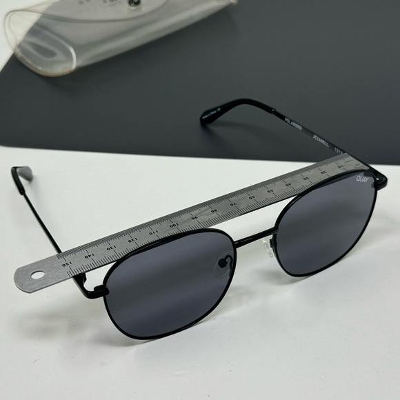 Quay Australia JEZABELL Polarized excellent condition - Picture 10 of 13